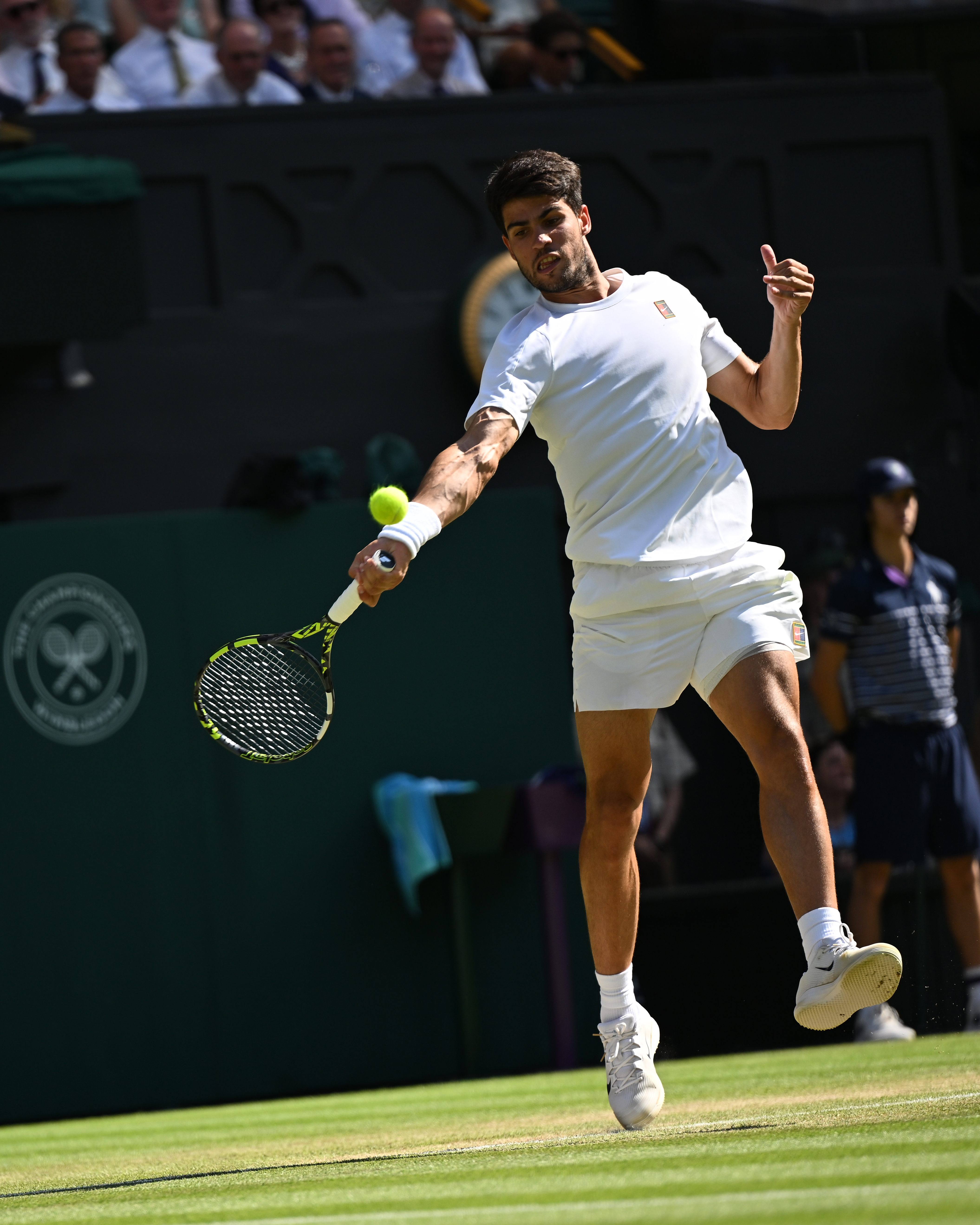 英国网球队爆冷澳大利亚网球队，阿尔卡拉斯制霸全场的简单介绍