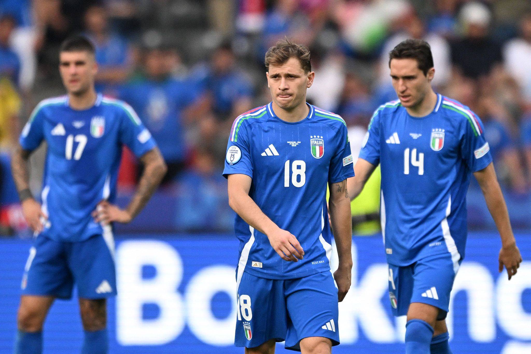 包含意大利客场获胜立陶宛，小组领先优势明显增加的词条