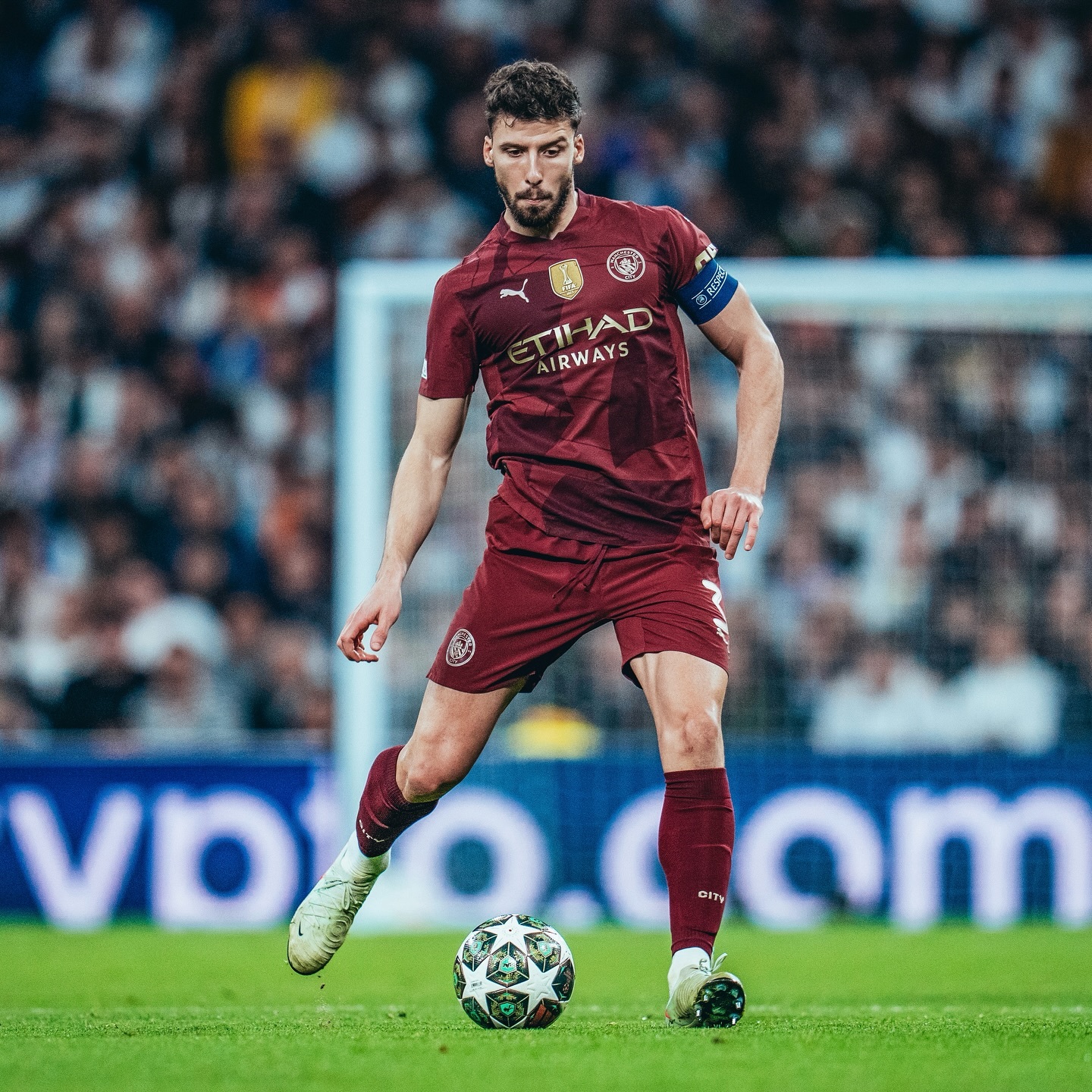 曼城轻松晋级，成功闯入淘汰赛的简单介绍