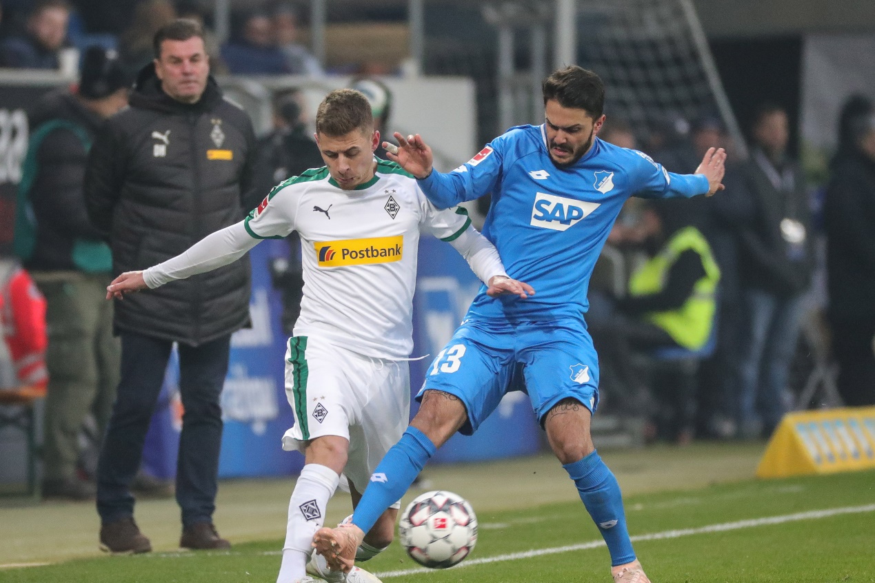 霍芬海姆客场战平沙尔克，稳居联赛中游的简单介绍