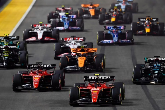 关于哈斯车队翻盘法拉利，汉密尔顿点燃赛场的信息