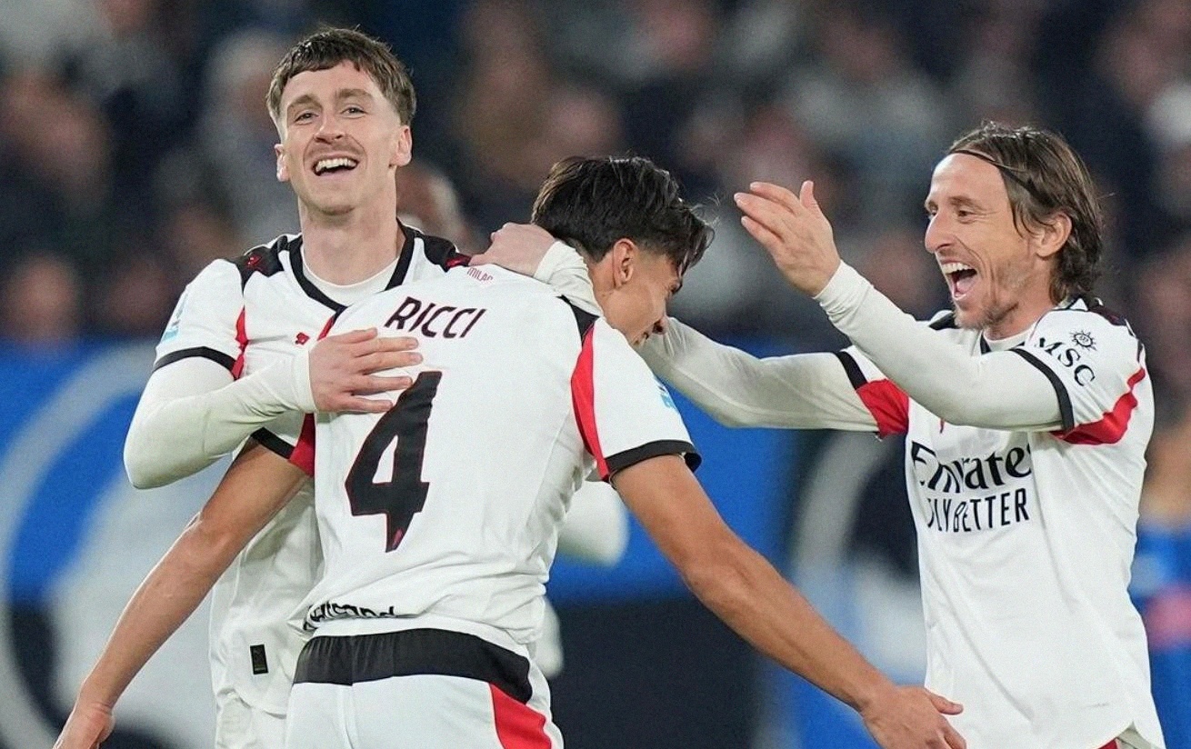 关于那不勒斯轻取比利时，本泽马扛起全队的信息