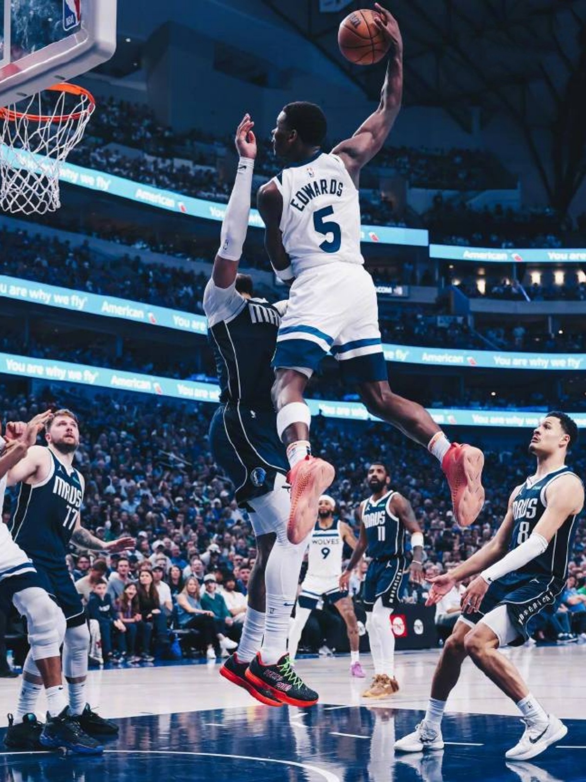 关于马刺横扫独行侠，浓眉一己之力扛起全队的信息