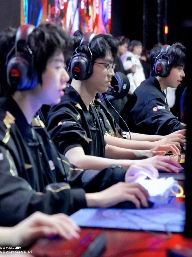 关于IG完胜RNG，Doinb一己之力扛起全队的信息