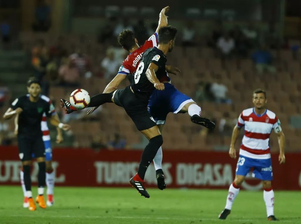 包含马拉加客场战平格拉纳达，两队互不相让的词条