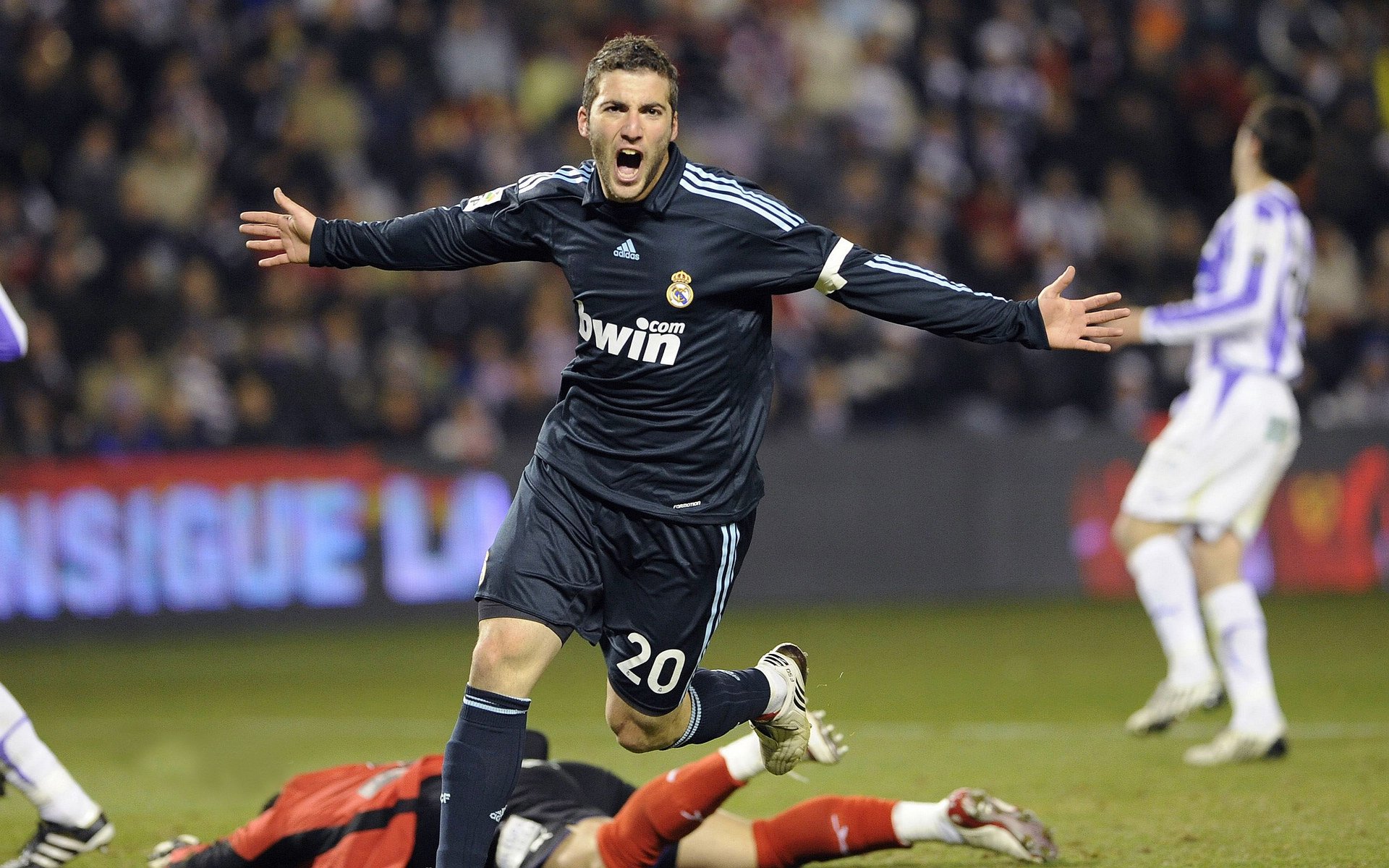 努涅斯，从罗马的阴影到欧冠之巅的终极接管者