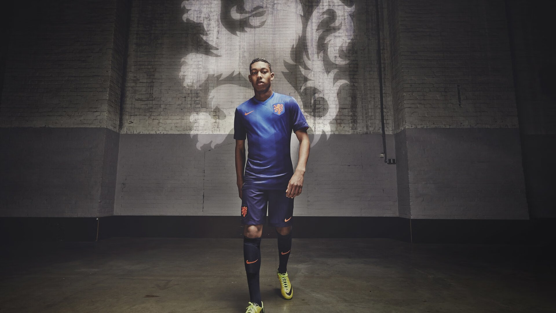 赛道上的东方风暴，周冠宇驾驭阿斯顿马丁轻取索伯车队，统治全场