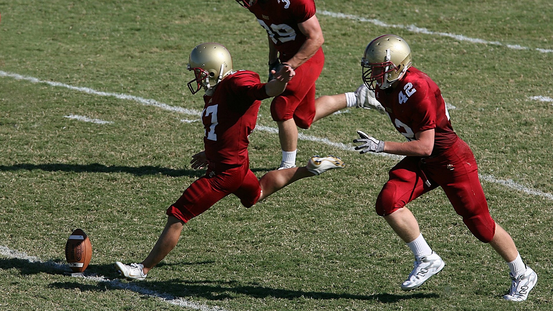 曼城鏖战巴萨，孔德用实力证明自己，一场改变职业生涯的防守之战